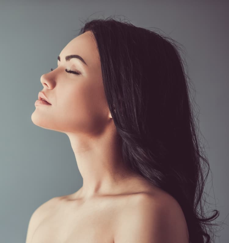 woman clear jawline